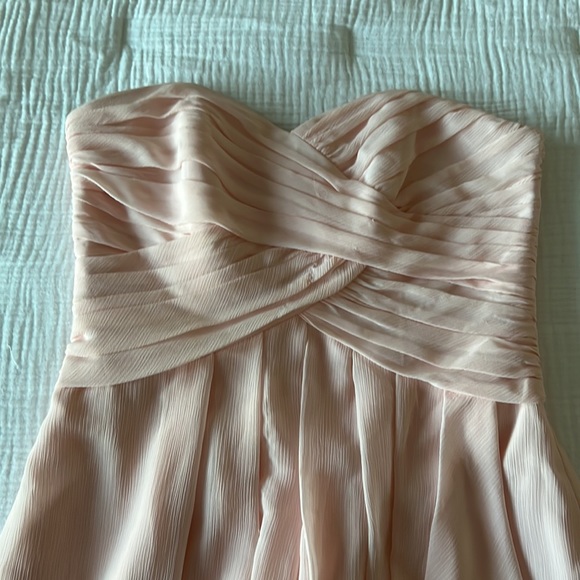 Soft pink David’s Bridal Strapless Dress. Size 6 - Picture 2 of 6
